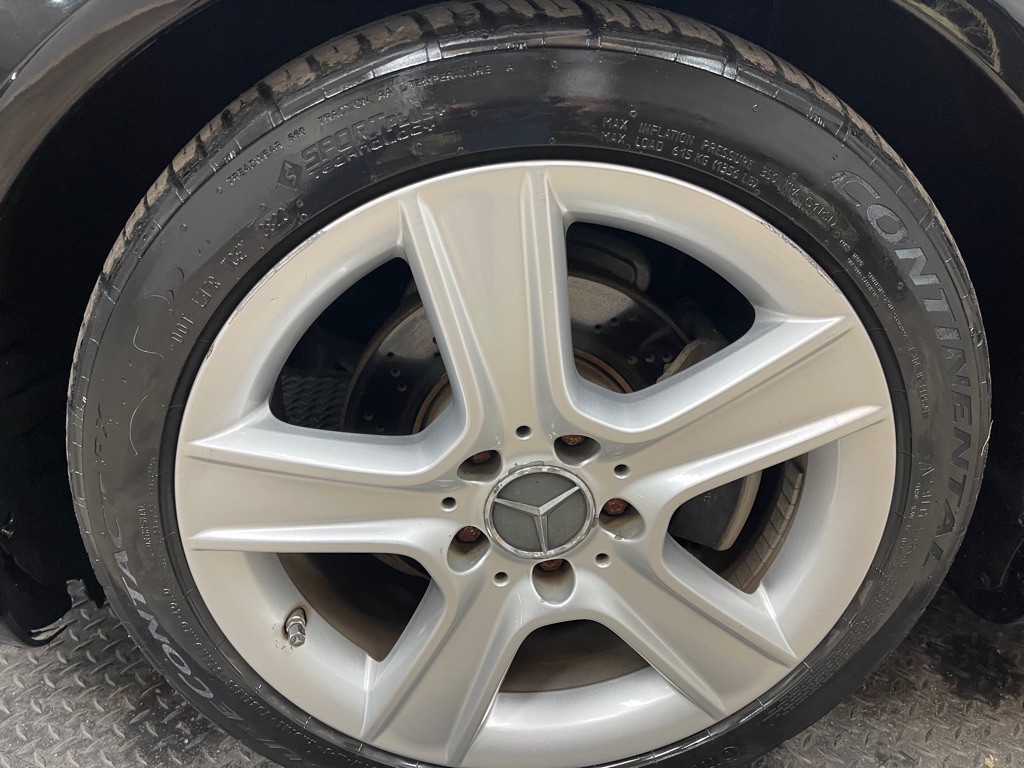 2010 Mercedes-Benz C-Class Image 36