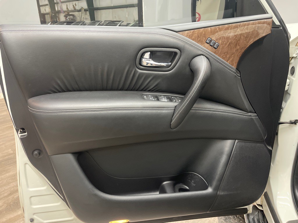 2016 INFINITI QX80 Image 15