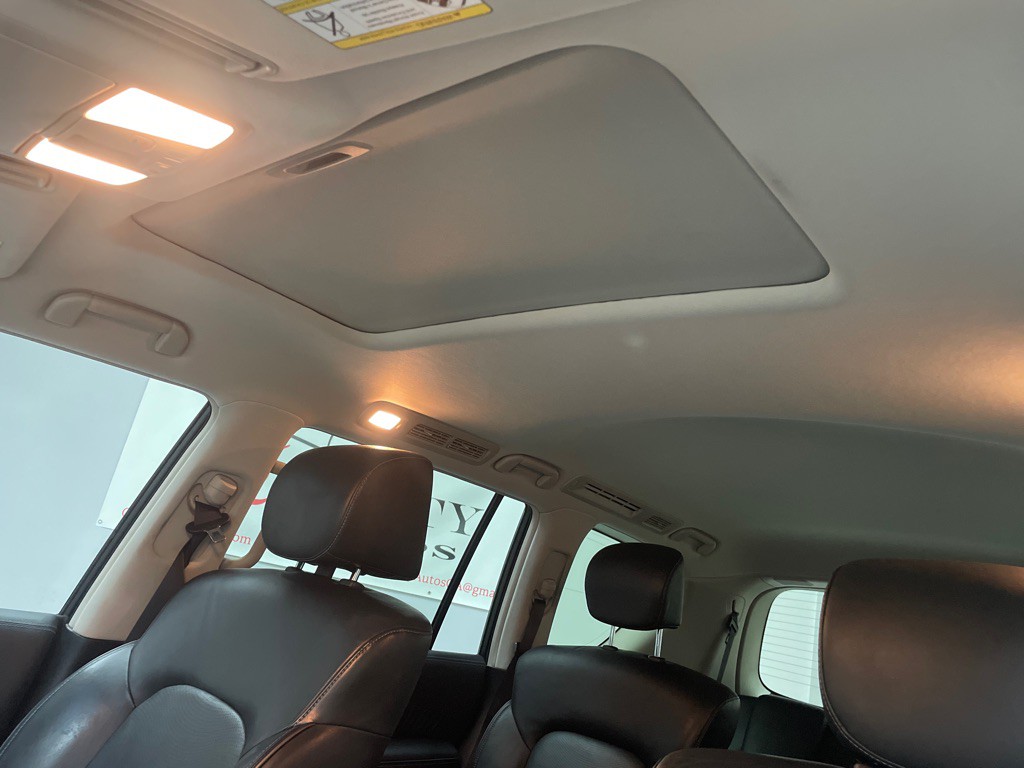 2016 INFINITI QX80 Image 31