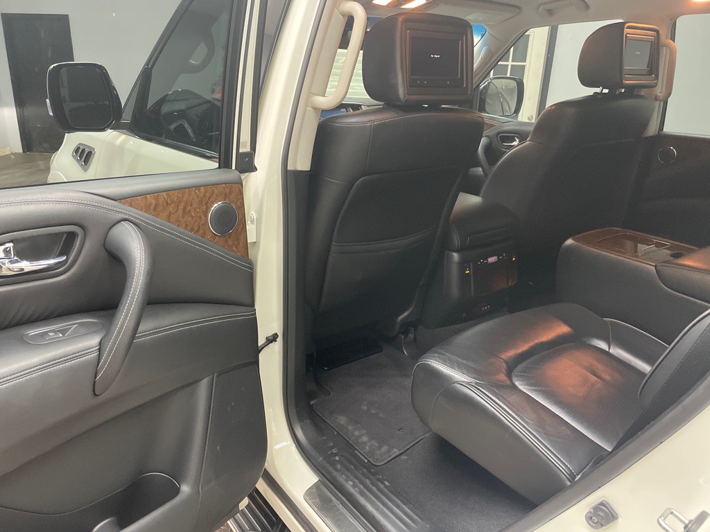 2016 INFINITI QX80 Image 32