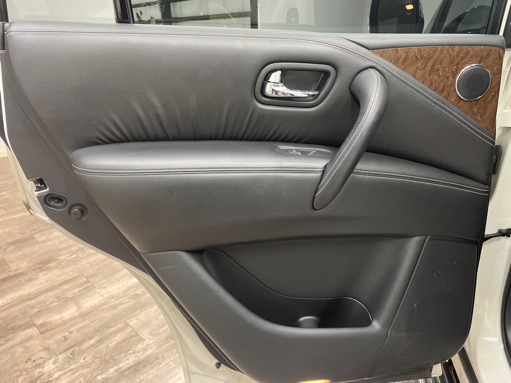 2016 INFINITI QX80 Image 33