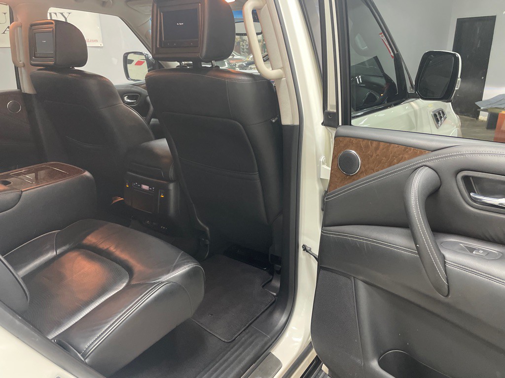 2016 INFINITI QX80 Image 39