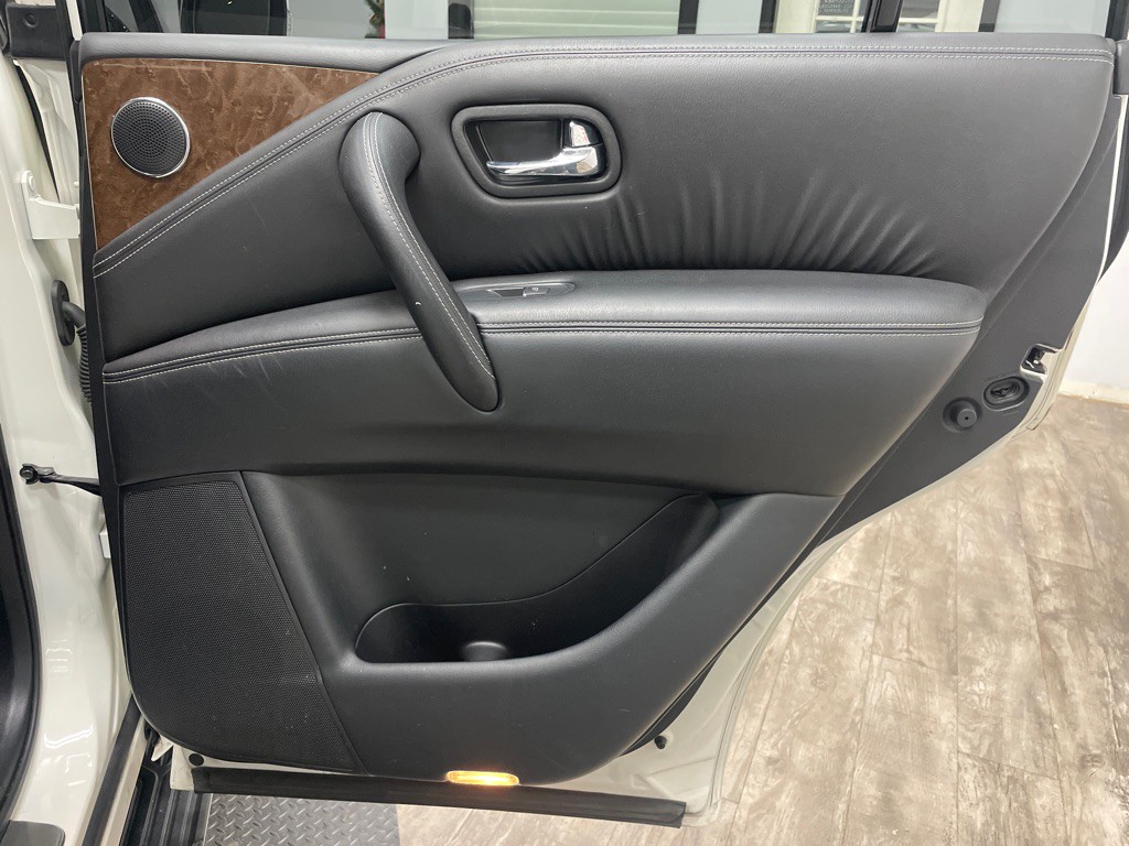 2016 INFINITI QX80 Image 40