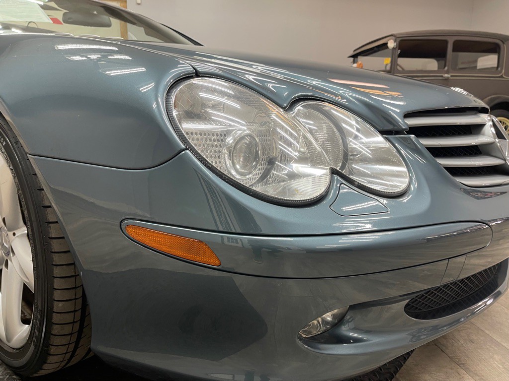 2004 Mercedes-Benz SL-Class Image 8