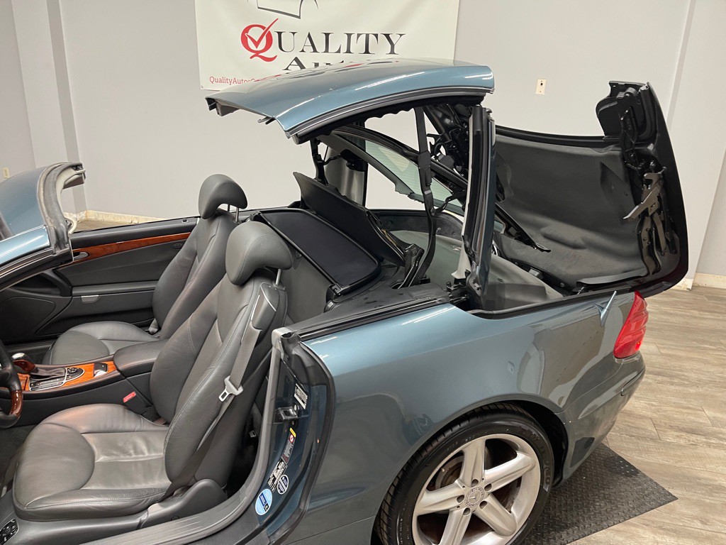 2004 Mercedes-Benz SL-Class Image 18