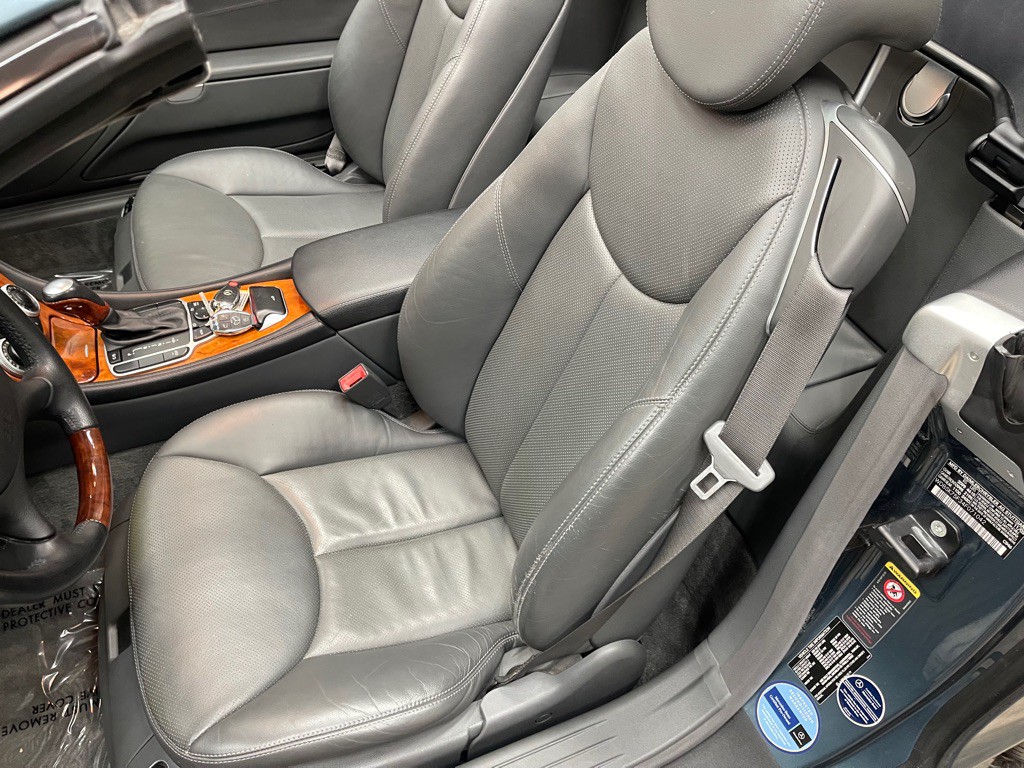 2004 Mercedes-Benz SL-Class Image 21