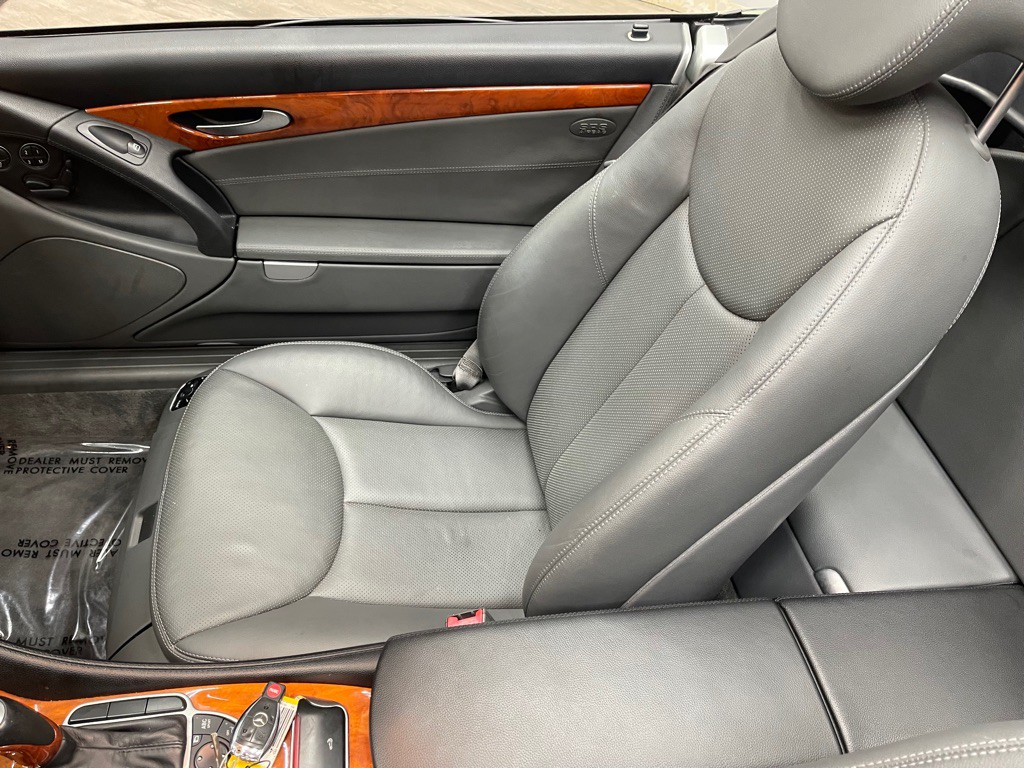 2004 Mercedes-Benz SL-Class Image 22