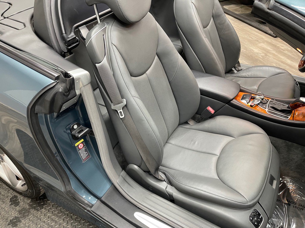 2004 Mercedes-Benz SL-Class Image 23
