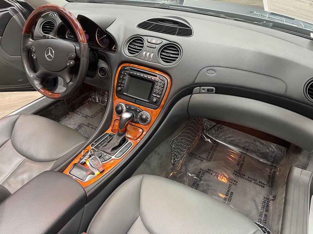 2004 Mercedes-Benz SL-Class Image 25