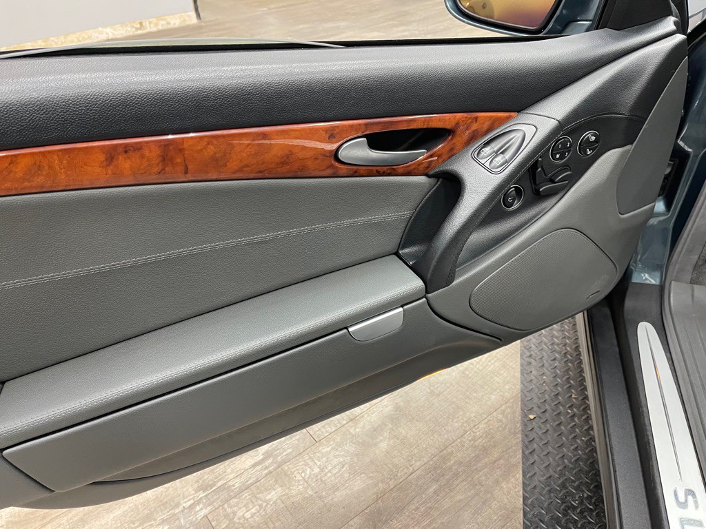 2004 Mercedes-Benz SL-Class Image 26