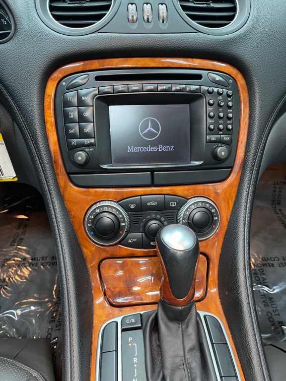 2004 Mercedes-Benz SL-Class Image 30