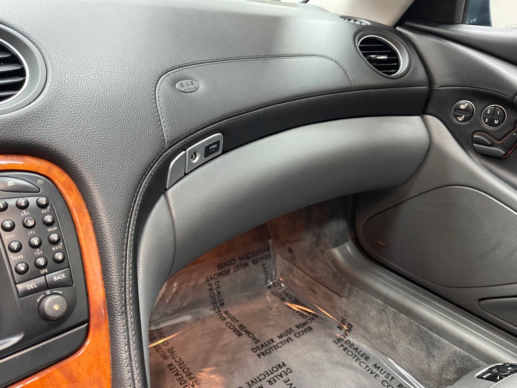 2004 Mercedes-Benz SL-Class Image 34