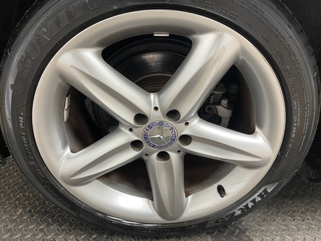 2004 Mercedes-Benz SL-Class Image 38