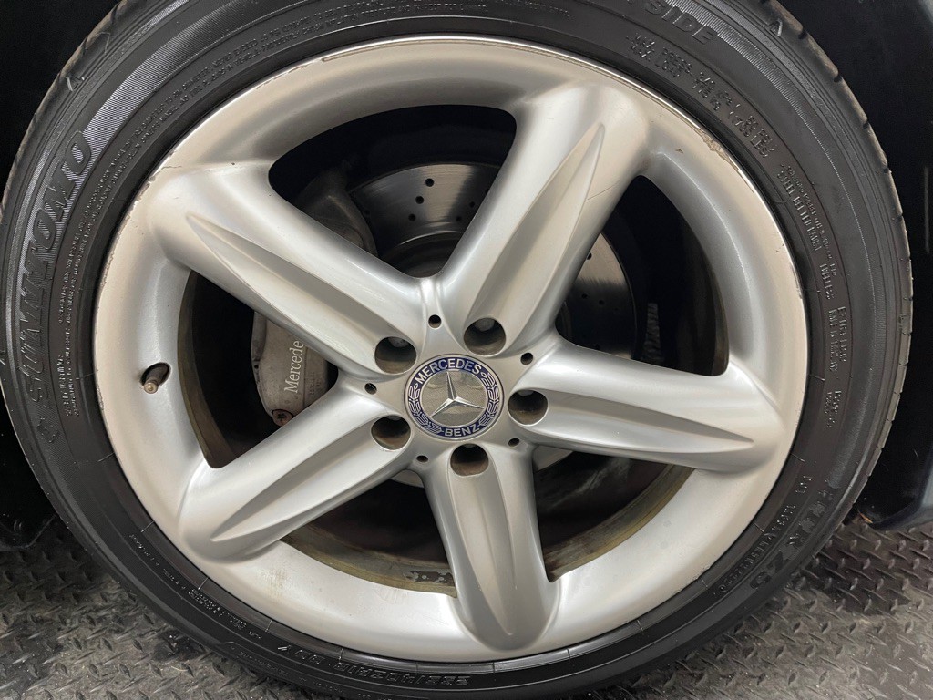 2004 Mercedes-Benz SL-Class Image 40