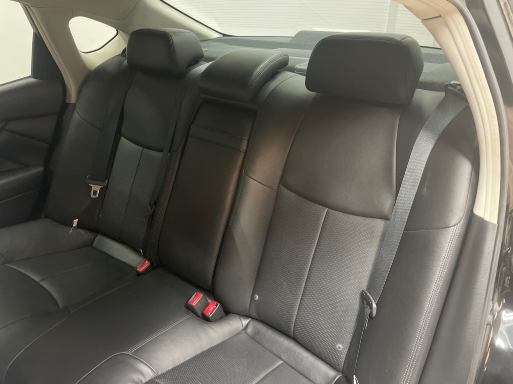 2013 INFINITI M37 Image 32