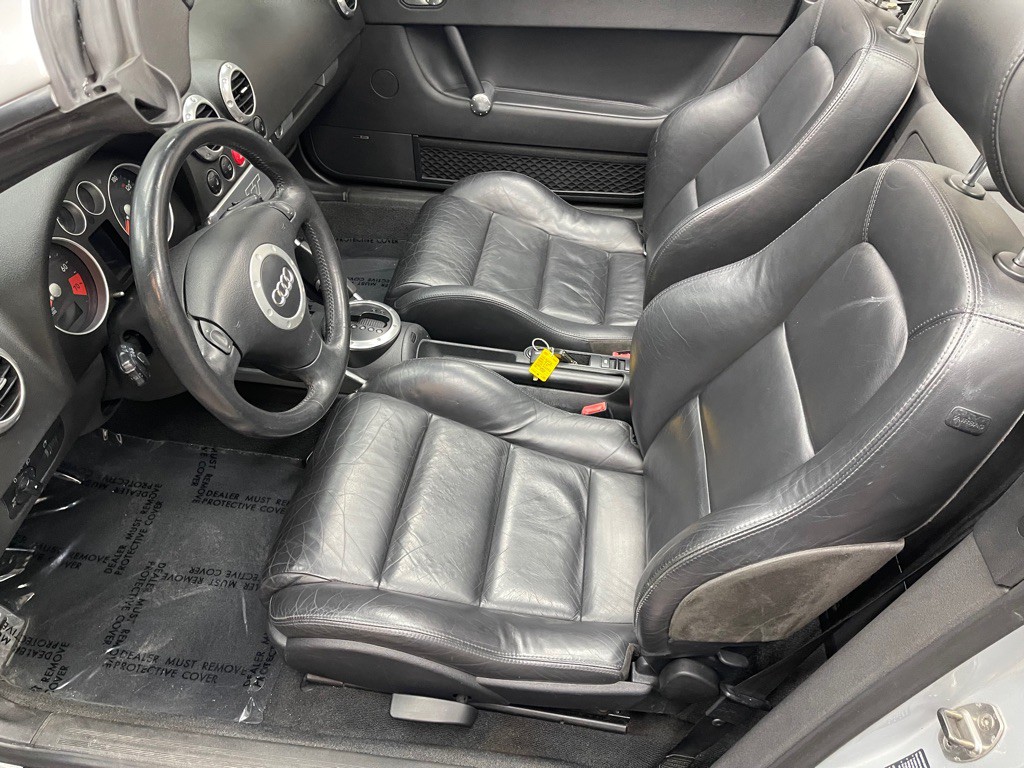 2003 Audi TT Image 18