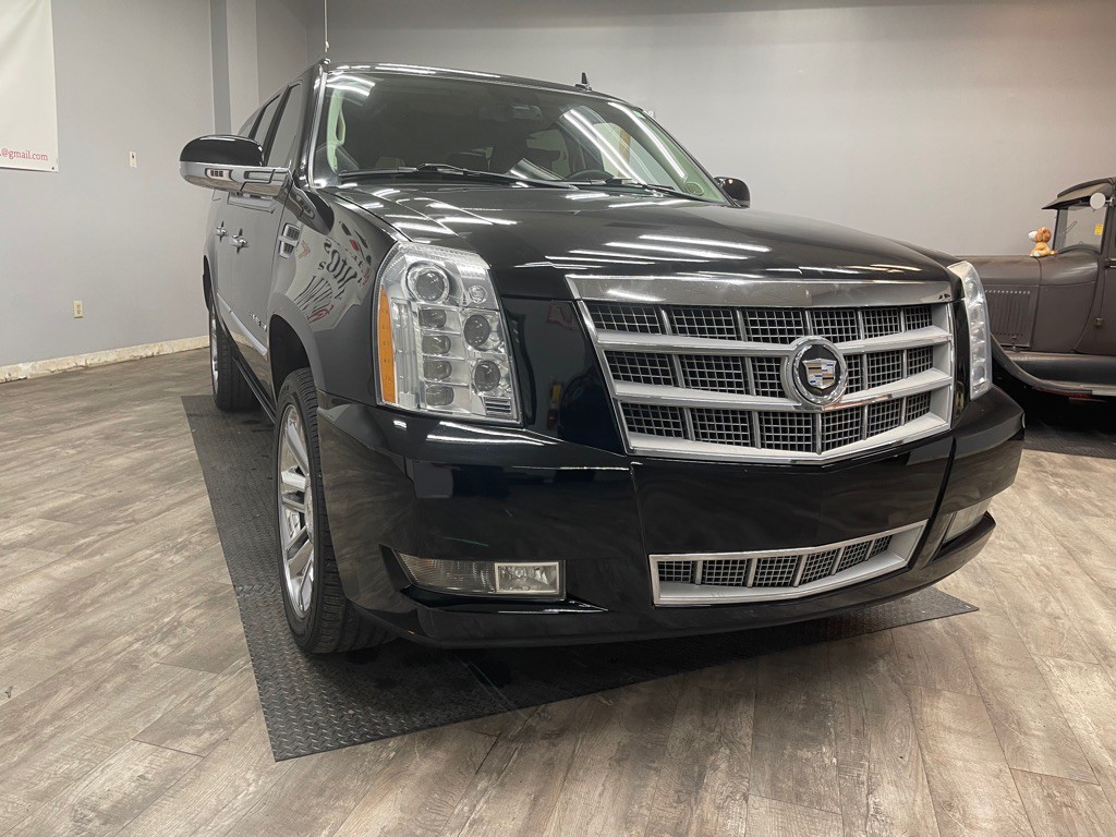 2011 Cadillac Escalade Image 6