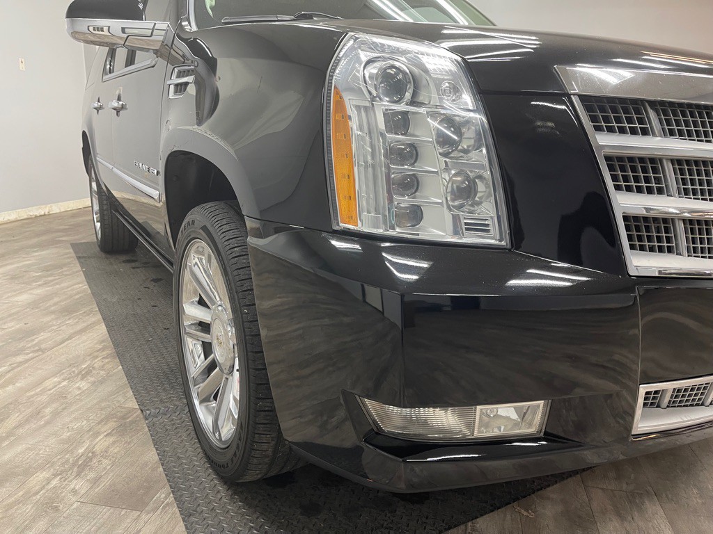 2011 Cadillac Escalade Image 10