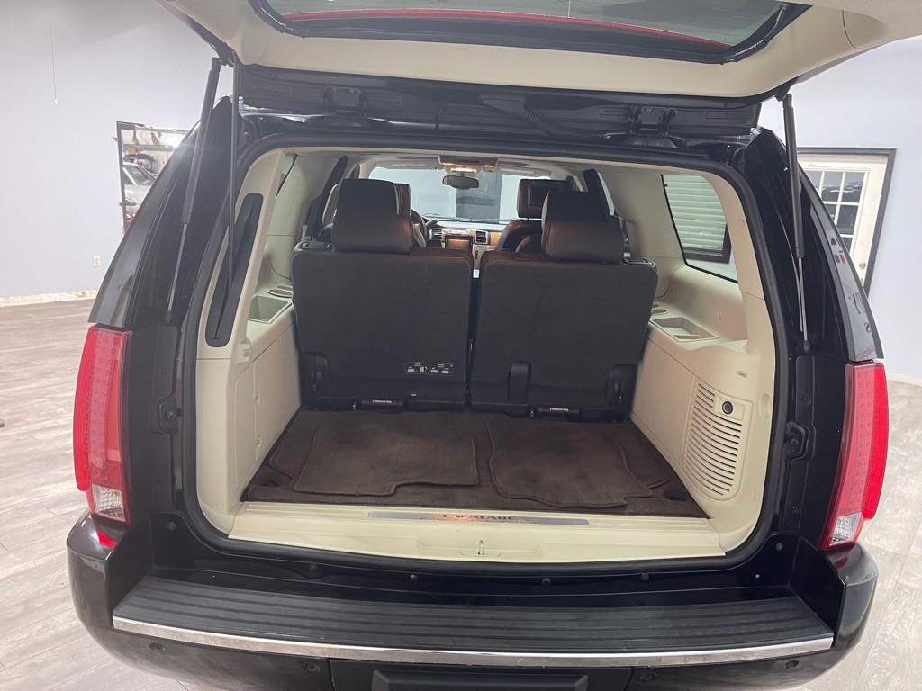 2011 Cadillac Escalade Image 23