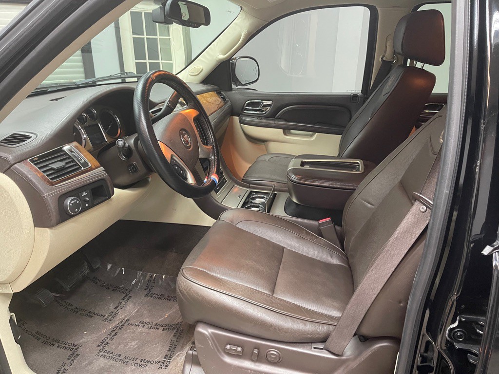 2011 Cadillac Escalade Image 26