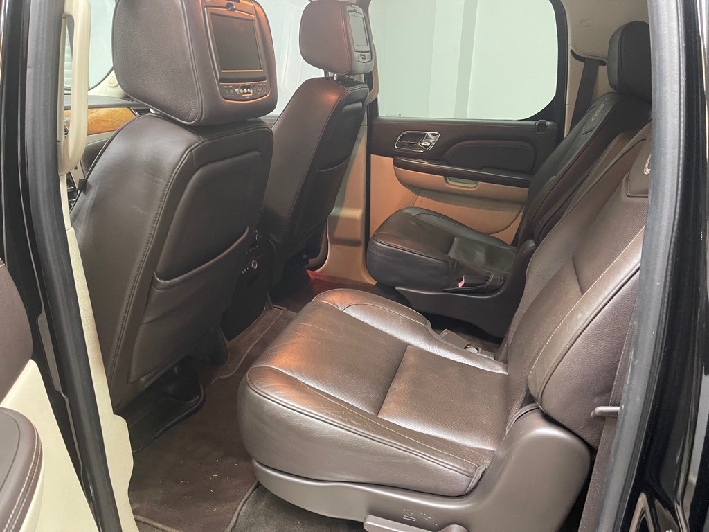 2011 Cadillac Escalade Image 27