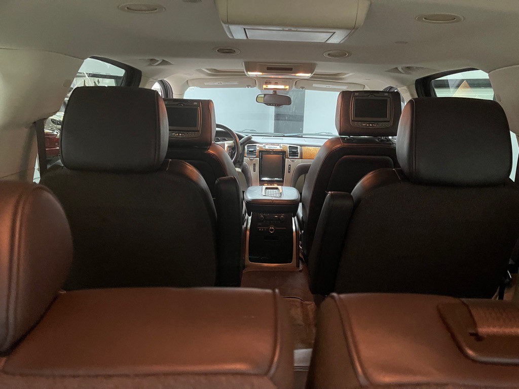 2011 Cadillac Escalade Image 29