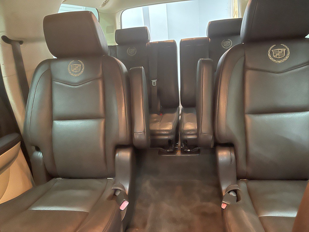 2011 Cadillac Escalade Image 34