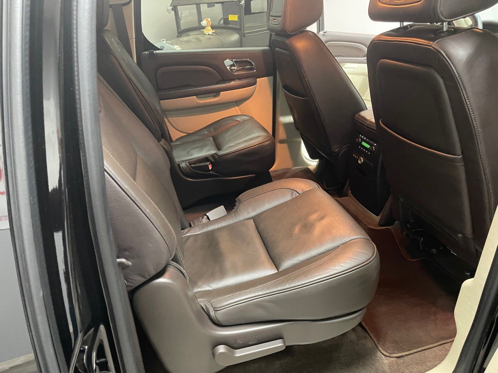 2011 Cadillac Escalade Image 35
