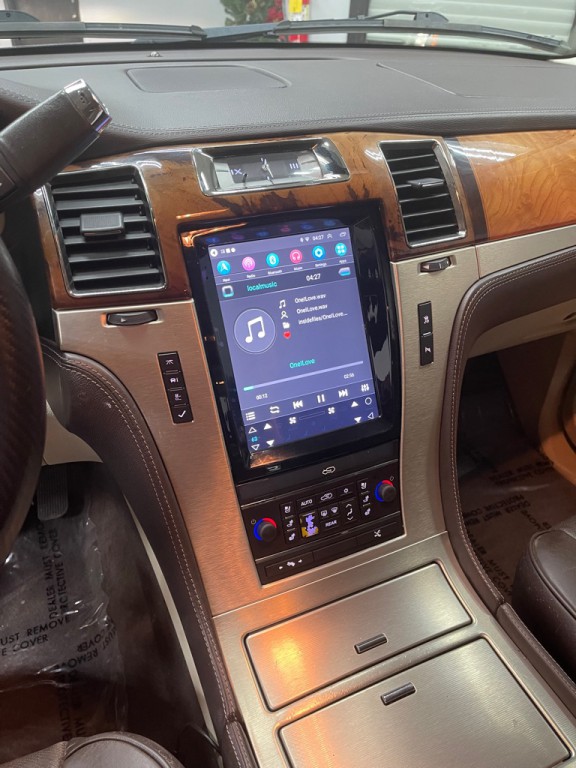 2011 Cadillac Escalade Image 37