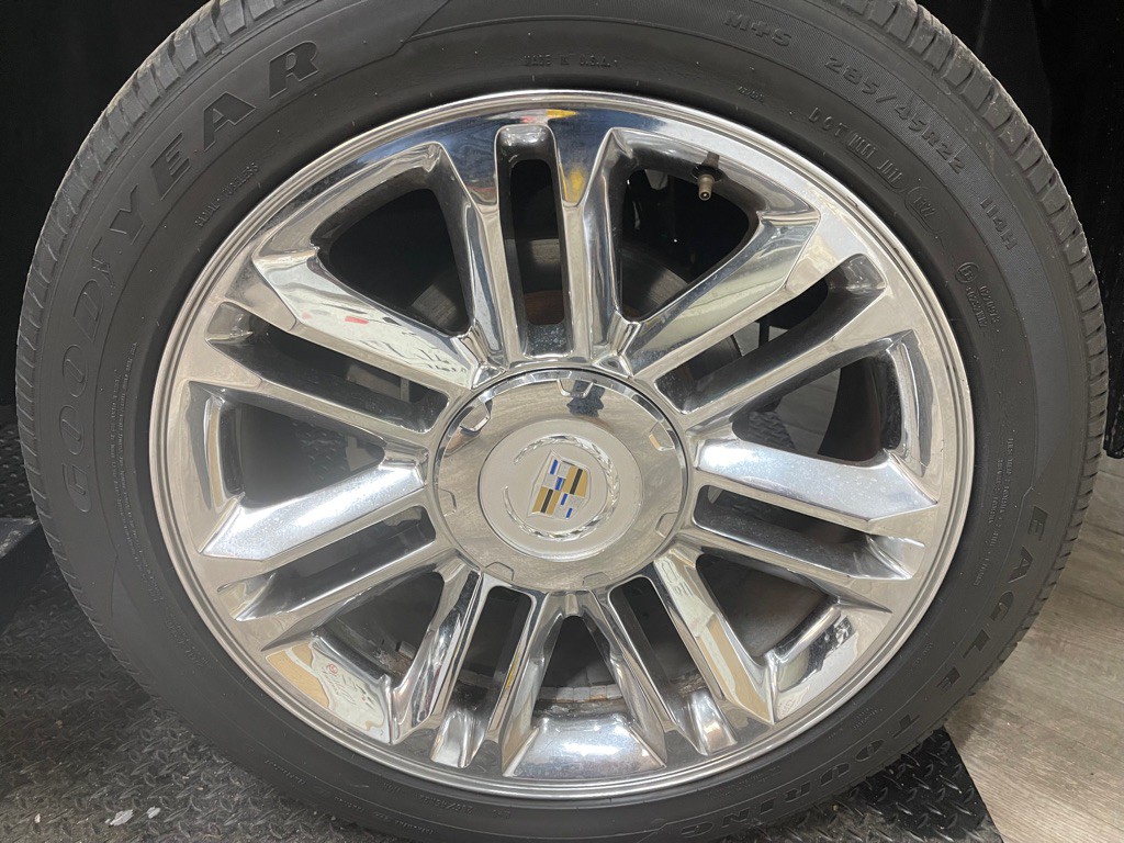 2011 Cadillac Escalade Image 46