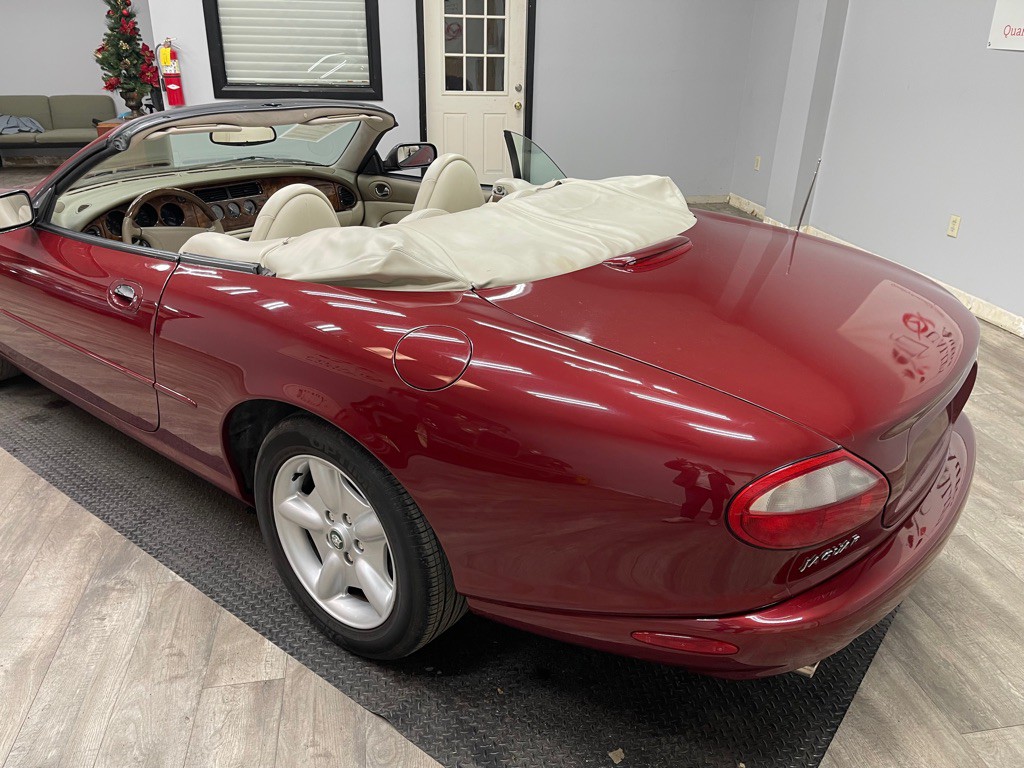 1999 Jaguar XK-Series Image 11