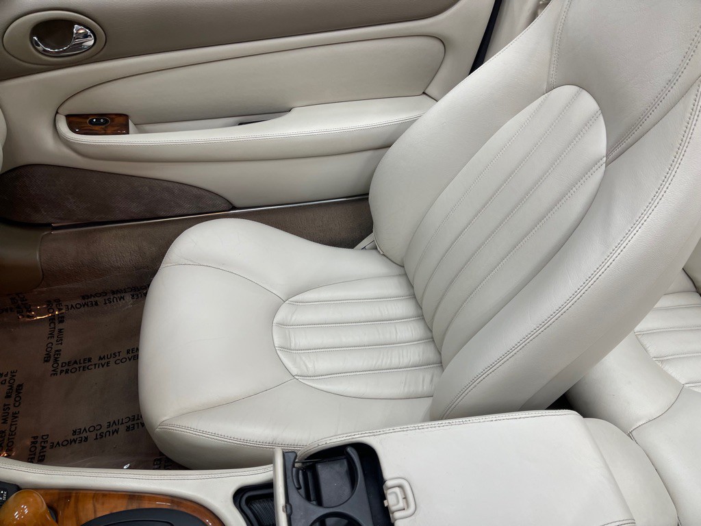 1999 Jaguar XK-Series Image 25