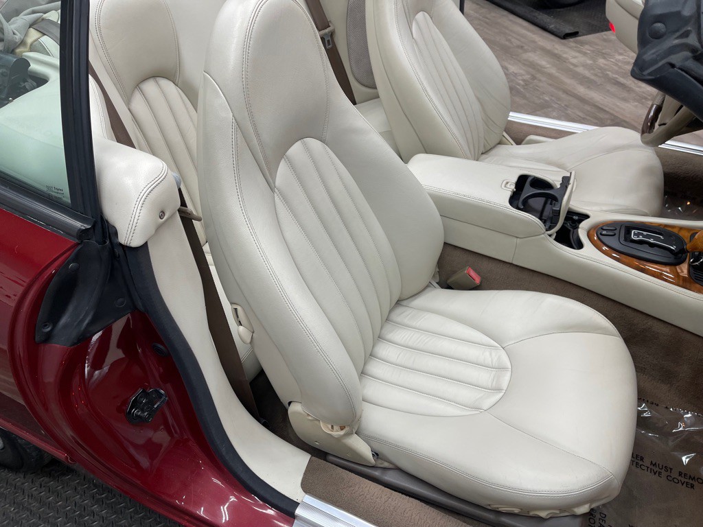 1999 Jaguar XK-Series Image 30