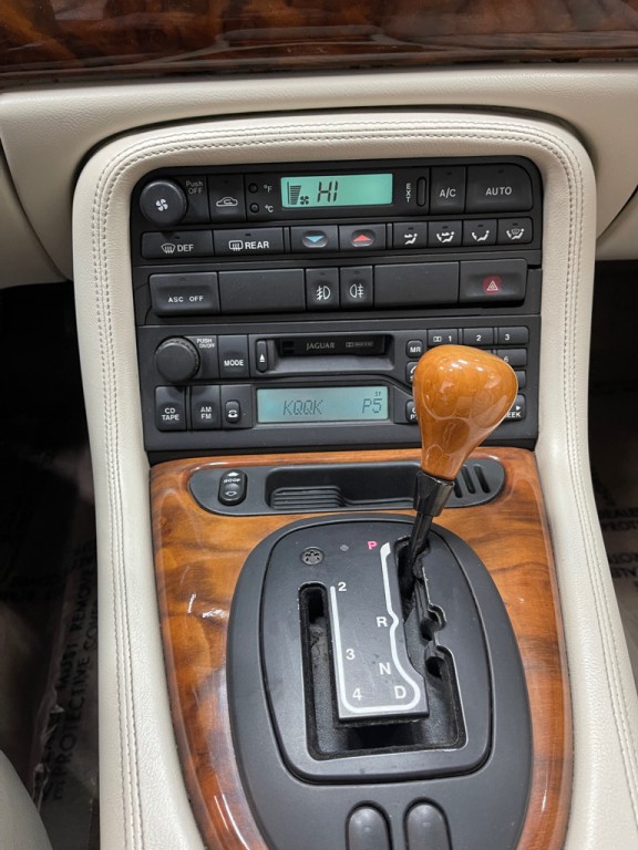 1999 Jaguar XK-Series Image 31