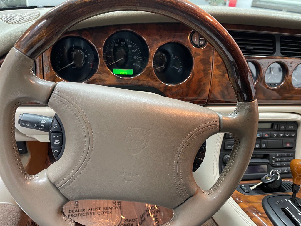 1999 Jaguar XK-Series Image 34