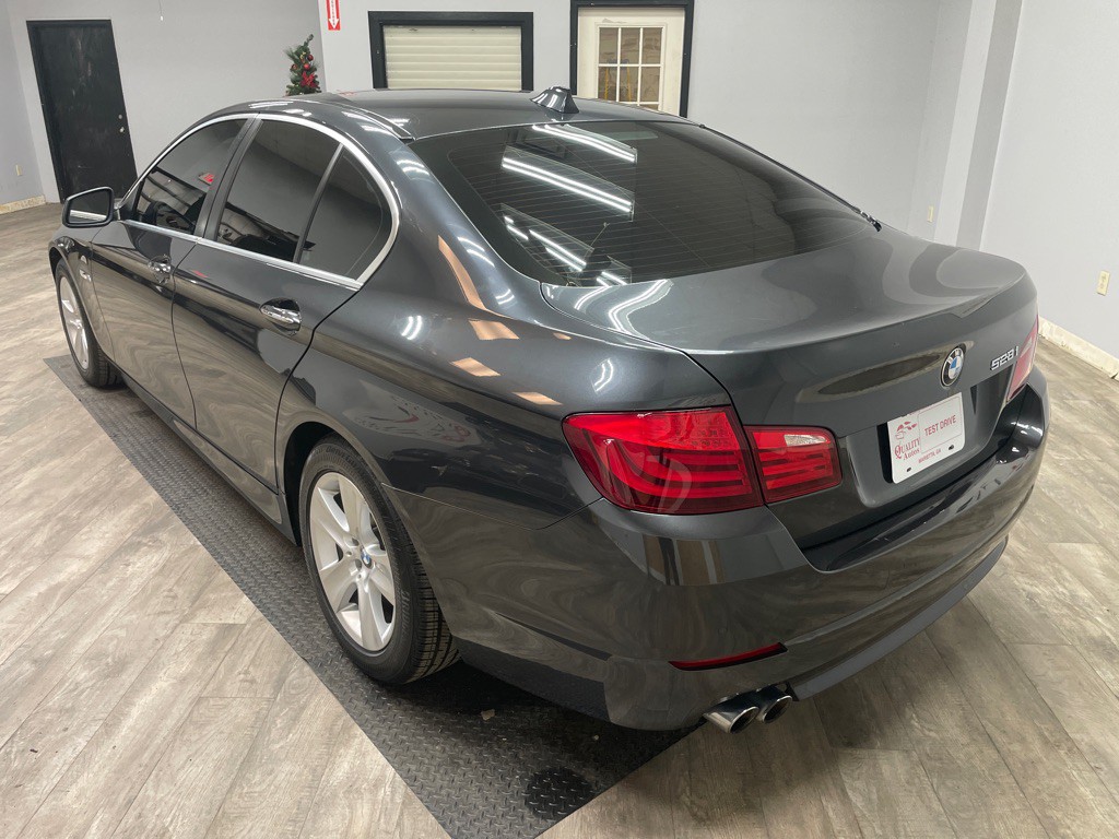 2011 BMW 5 Series Image 7
