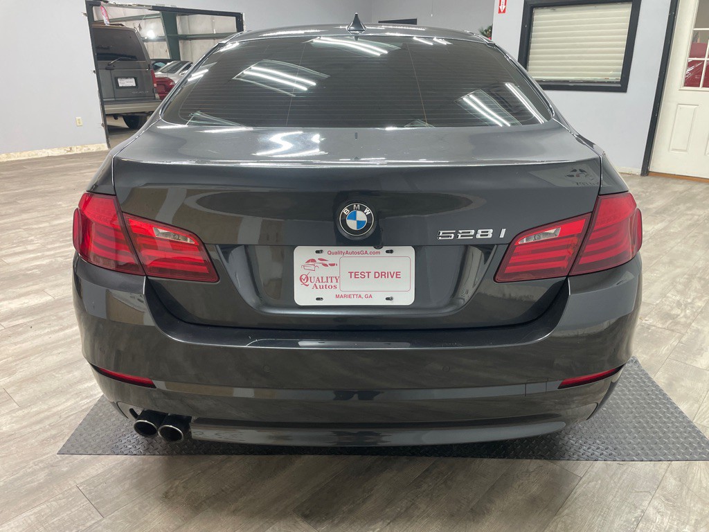 2011 BMW 5 Series Image 8