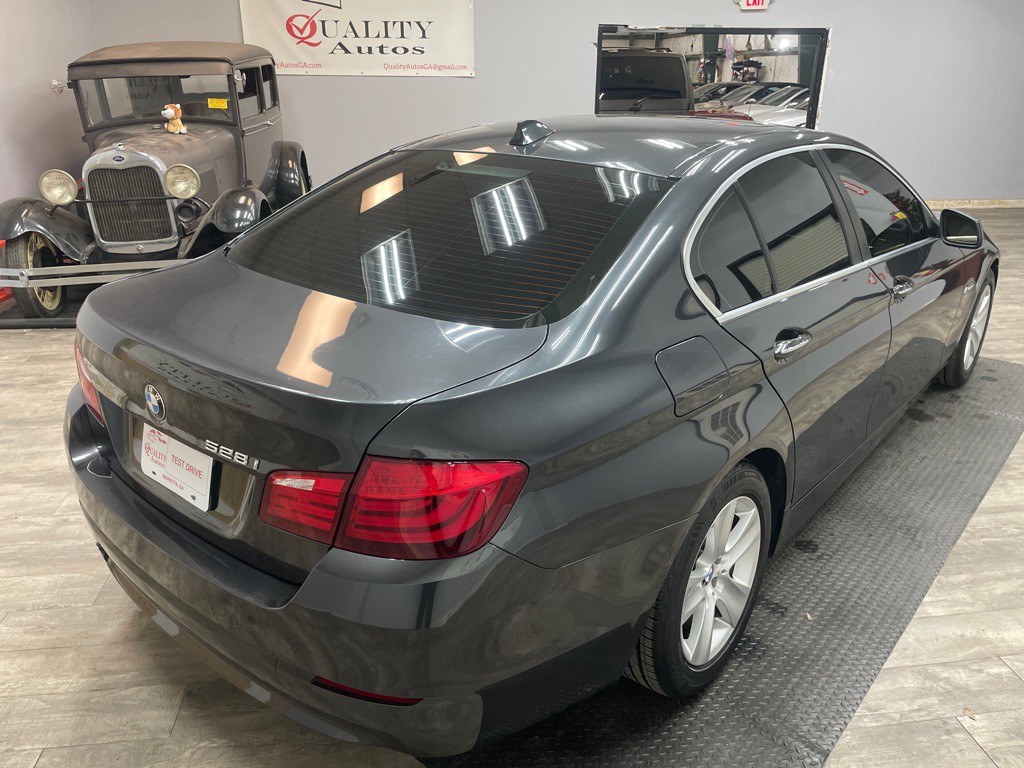 2011 BMW 5 Series Image 9