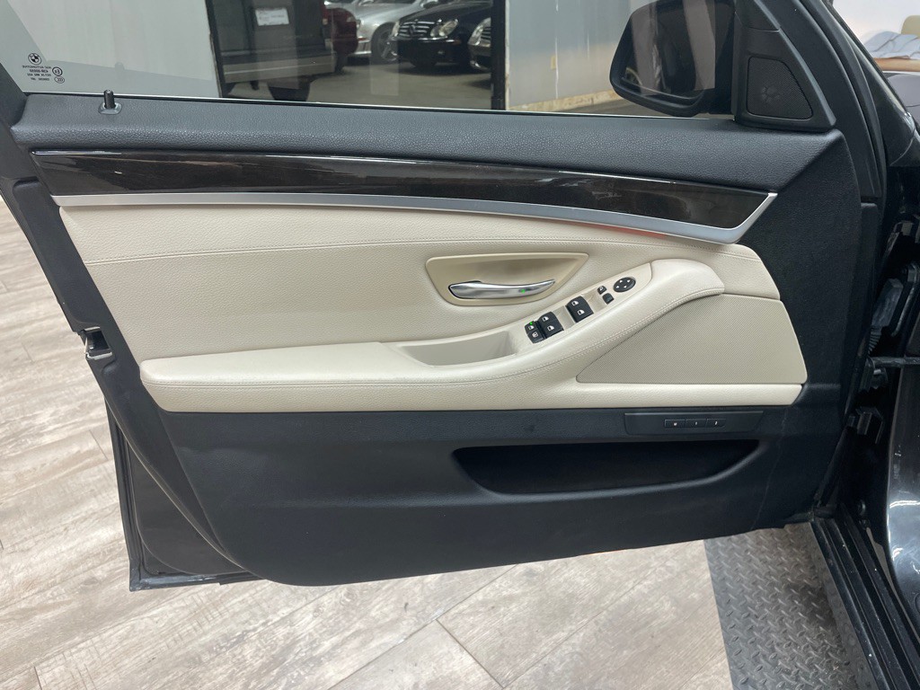 2011 BMW 5 Series Image 14