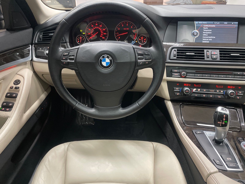 2011 BMW 5 Series Image 18