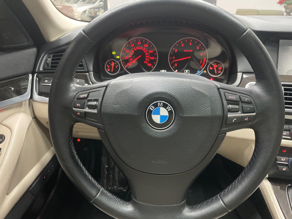 2011 BMW 5 Series Image 19