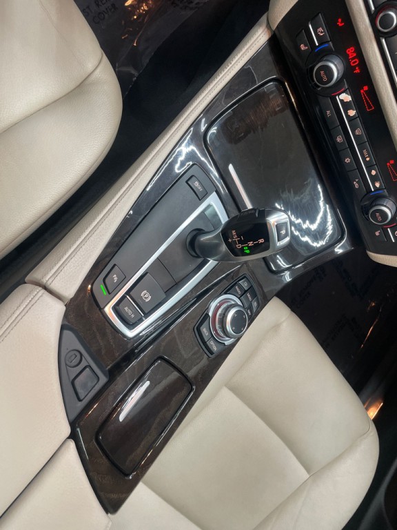 2011 BMW 5 Series Image 26