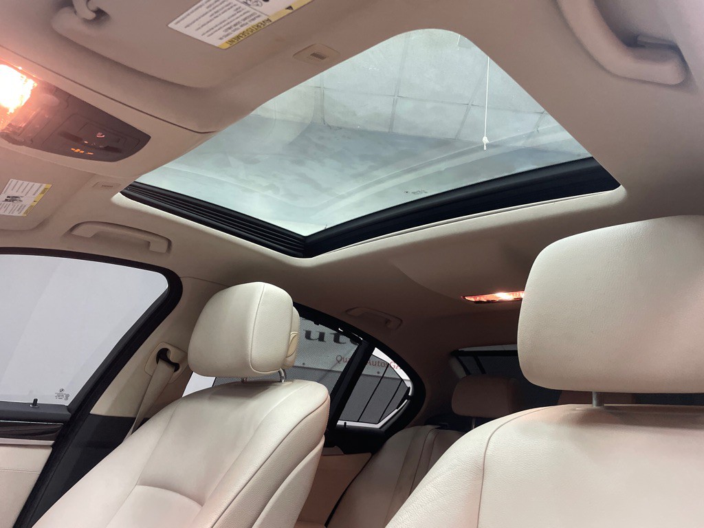 2011 BMW 5 Series Image 27