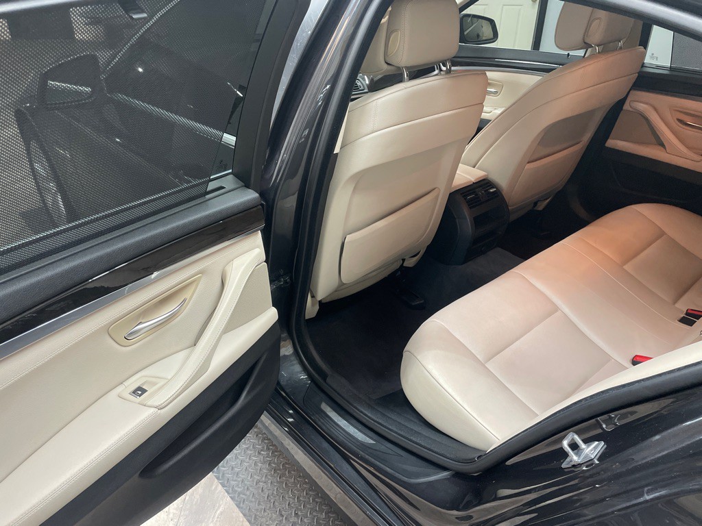 2011 BMW 5 Series Image 29