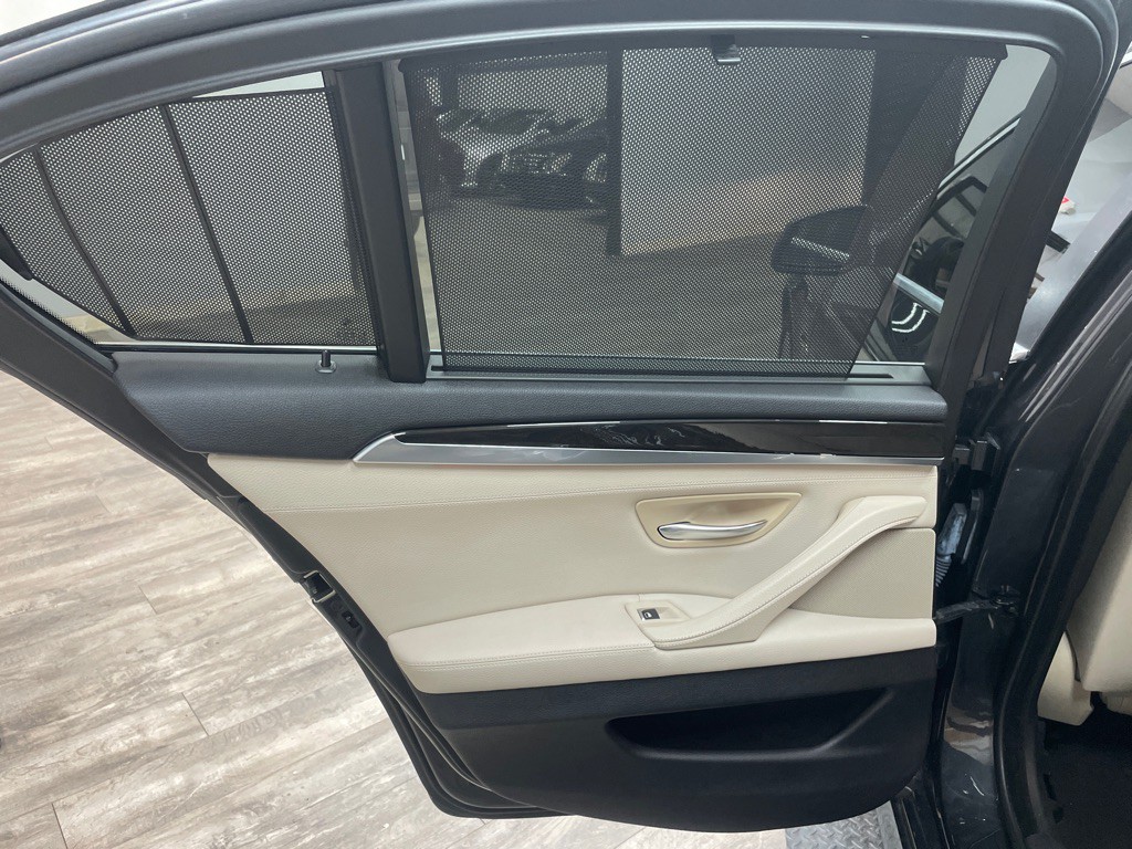 2011 BMW 5 Series Image 30