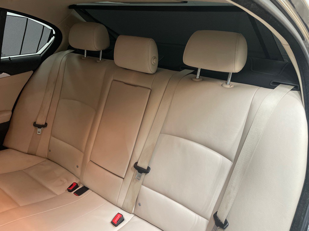 2011 BMW 5 Series Image 32