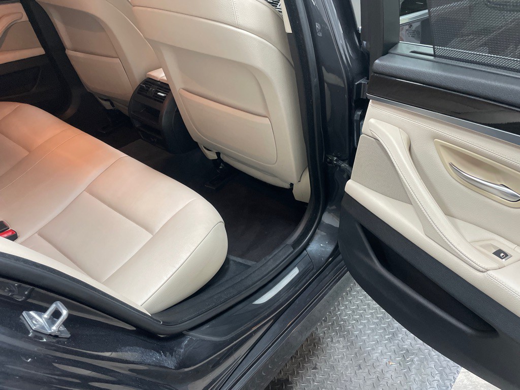 2011 BMW 5 Series Image 33