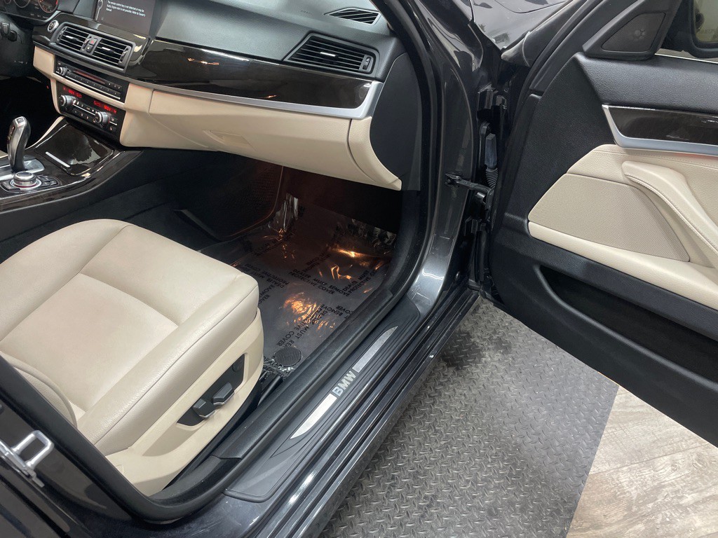 2011 BMW 5 Series Image 37