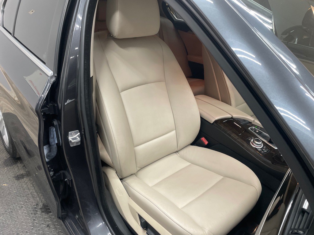 2011 BMW 5 Series Image 41