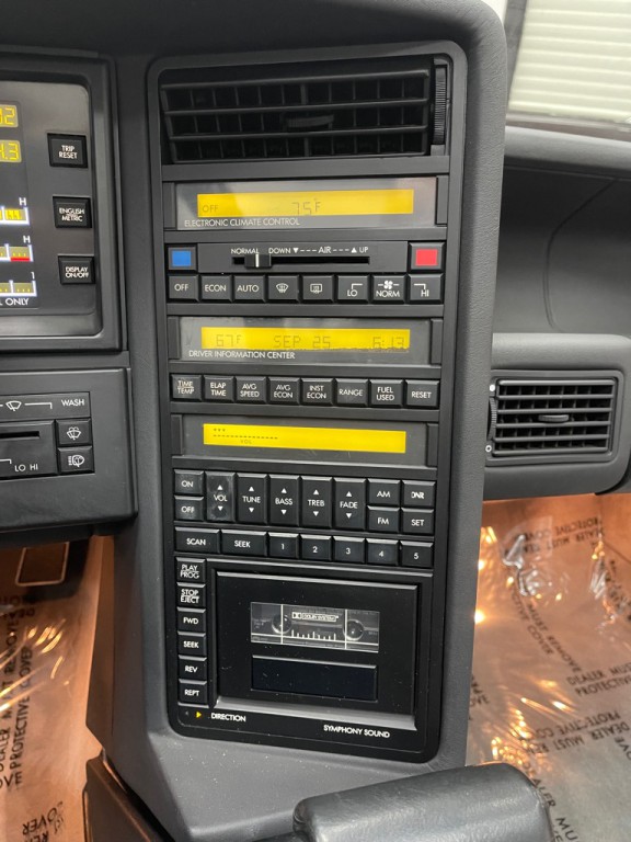 1989 Cadillac Allante Image 32